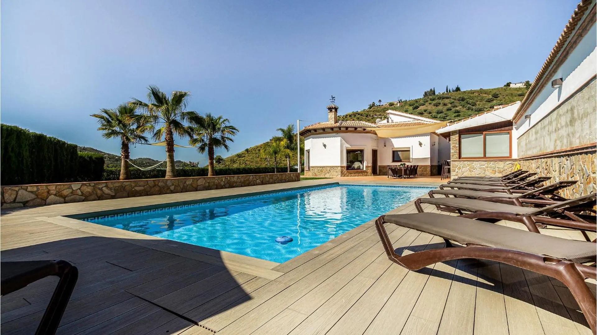 4 Bedroom Nice Home In Competa location
